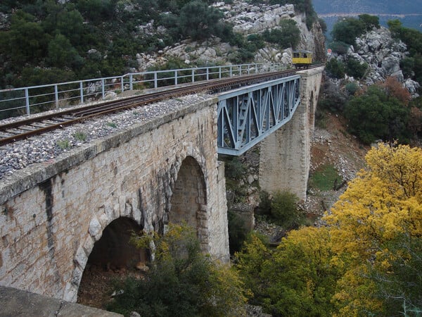 Το εγκαταλελειμμένο σιδηροδρομικό δίκτυο της Πελοποννήσου