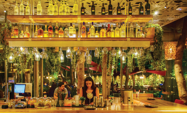 17 bar της πόλης μας δίνουν τη συνταγή του πιο εμβληματικού τους κoκτέιλ