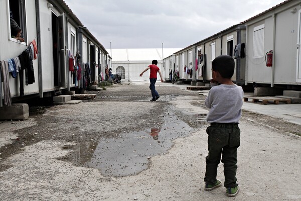 Tέσσερα νέα κέντρα φιλοξενίας για τους πρόσφυγες στη Θεσσαλονίκη φτιάχνει η κυβέρνηση