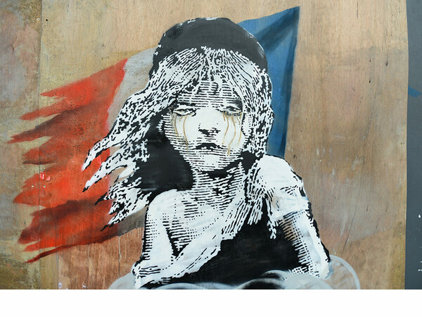 Νέο έργο του Banksy έκανε την εμφάνισή του, απέναντι από την Γαλλική πρεσβεία στο Λονδίνο