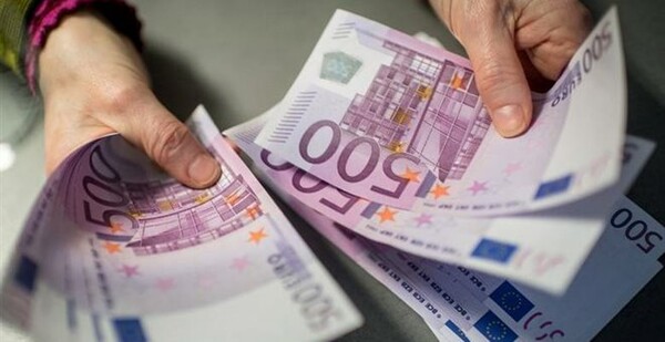 Εγκύκλιος της ΤτΕ για τα 500ευρα - "Φακελώνονται" όσοι πάνε να τα χαλάσουν στις τράπεζες