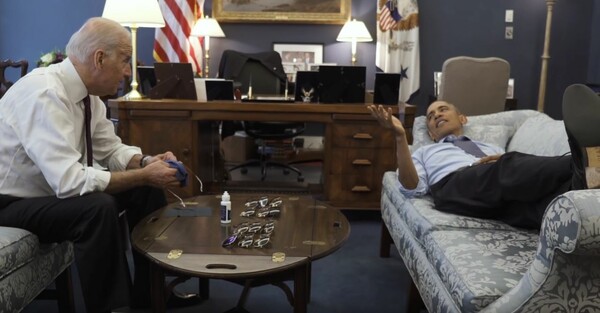 Από πρόεδρος των ΗΠΑ, «διοικητής του καναπέ» - Το απολαυστικό βίντεο με τον Ομπάμα να ψάχνει για δουλειά