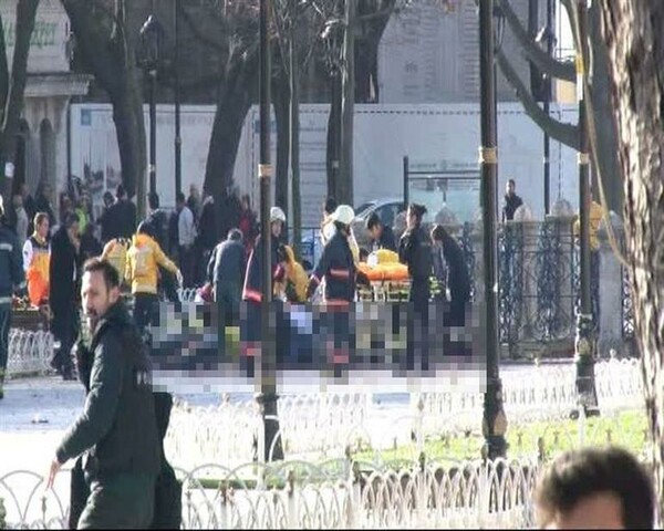 Τώρα: Ισχυρή έκρηξη στο Μπλε Τζαμι στην Κωνσταντινούπολη - Update: Πληροφορίες για τουλάχιστον 10 νεκρούς