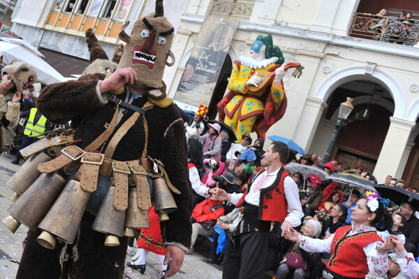 Απτόητη και φέτος η Πάτρα- Φωτογραφίες από την μεγάλη παρέλαση του Καρναβαλιού