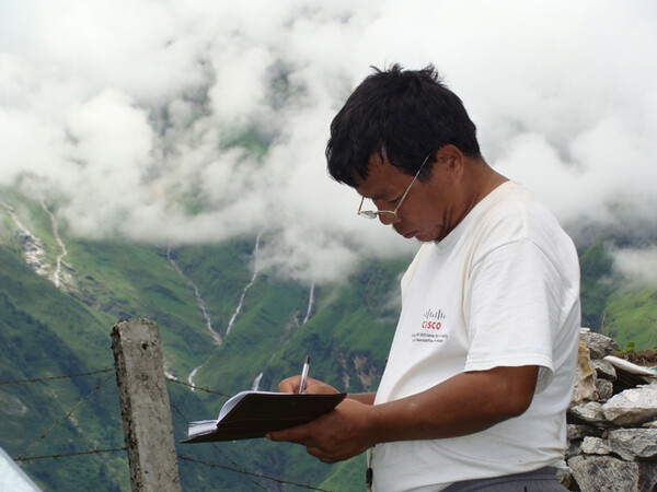 Mahabir Pun: Ο ακτιβιστής που έφερε το ίντερνετ στις πιο απρόσιτες περιοχές του Νεπάλ μιλά στο LIFO.gr