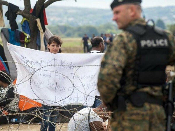 F.T:Κομισιόν-Βερολίνο καταστρώνουν σχέδιο για να εγκλωβιστούν οι πρόσφυγες στην Ελλάδα