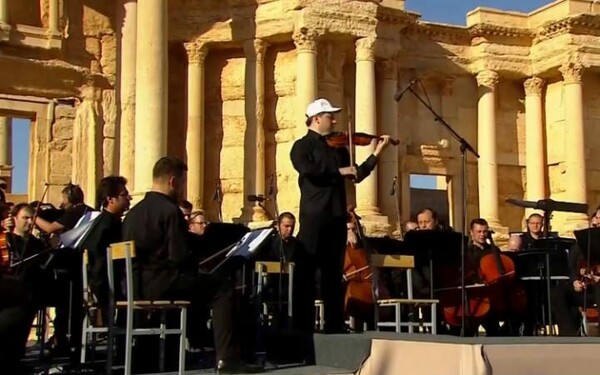 Η Ρωσία διοργάνωσε συναυλία στα ερείπια της Παλμύρας