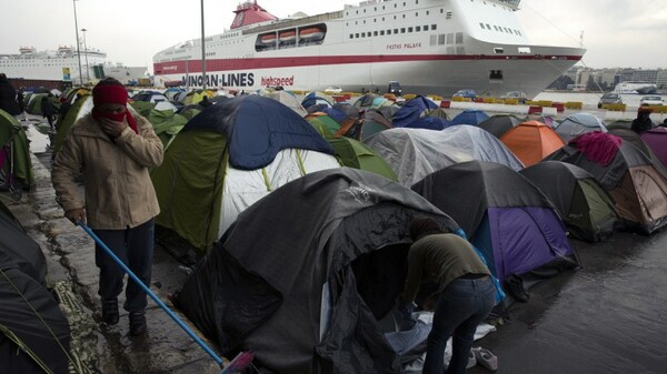 Κάτω από τις 2 χιλ. οι πρόσφυγες στο λιμάνι του Πειραιά