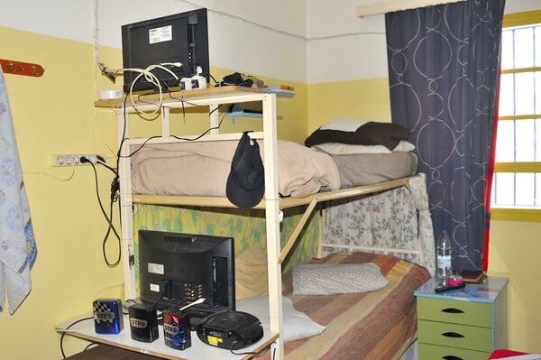 61 φωτογραφίες μέσα στα κελιά των φυλακών του Κορυδαλλού, με πλήρη πρόσβαση παντού