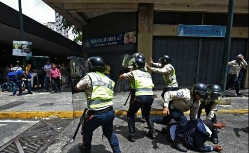 Bενεζουέλα: Δακρυγόνα σε διαδηλωτές που φώναζαν "Θέλουμε φαγητό"