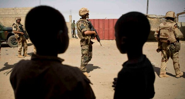 Νεκροί και τραυματίες από ρουκέτα που έπληξε βάση του ΟΗΕ στο Μάλι