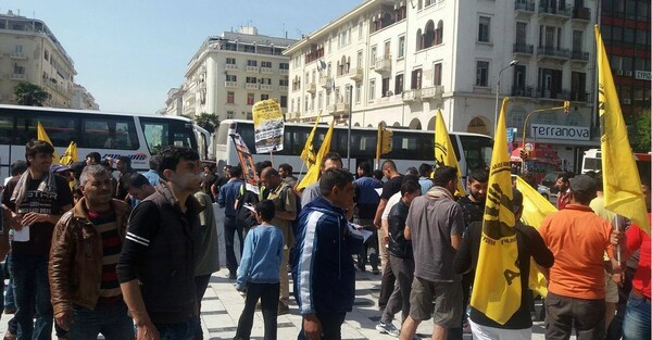 Σύροι πρόσφυγες διαδήλωσαν μαζί με τους δημοσίους υπαλλήλους στη Θεσσαλονίκη