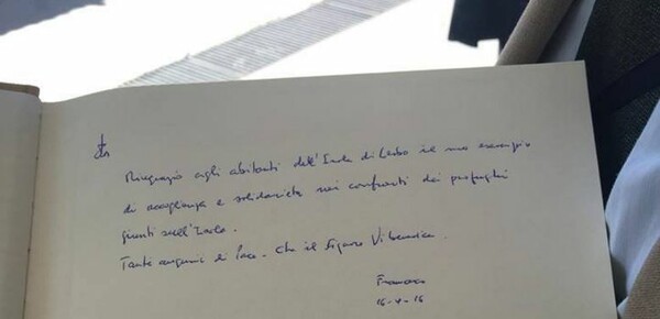 Το συγκινητικό χειρόγραφο μήνυμα του Πάπα για τους κατοίκους της Λέσβου