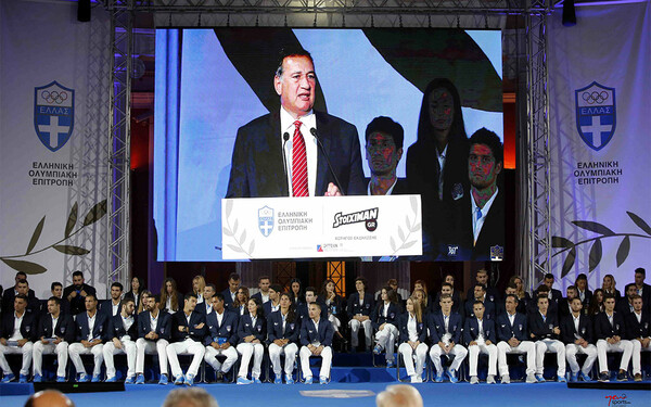 H Ελληνική Ολυμπιακή Επιτροπή βράβευσε όλους τους αθλητές και τις αθλήτριες που αγωνίστηκαν στους 31ους Ολυμπιακούς Αγώνες.