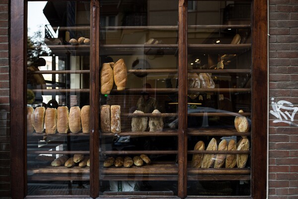 Πολίτες της Κοζάνης μαζί με το δικό τους ψωμί, μπορούν να πληρώνουν ένα ακόμη για όσους δεν έχουν να αγοράσουν