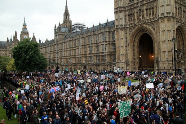 Οι "Μένουμε Ευρώπη" του Λονδίνου συγκεντρώθηκαν χθες στη βρετανική πρωτεύουσα