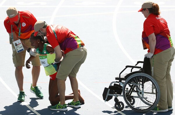 Ρίο: Η αθλήτρια της Αιθιοπίας που τερμάτισε ξυπόλυτη, αποθεώθηκε και τελικά κέρδισε μια θέση στον τελικό