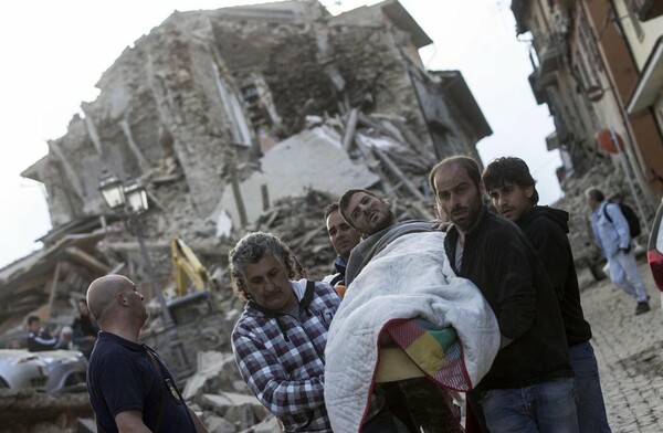 Ο Ρέντσι ανακοίνωσε πως οι νεκροί από τον σεισμό στην Ιταλία είναι πάνω από 120