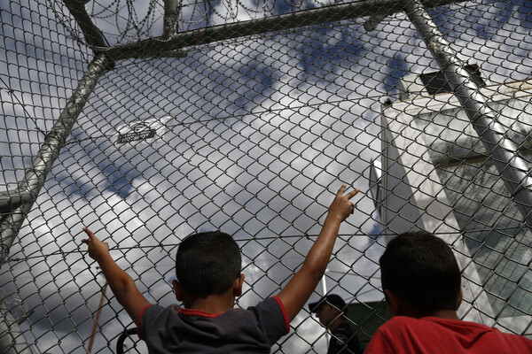 Σύλλογοι γονέων στην Κω δηλώνουν πως δεν θέλουν να δοθούν σχολεία στα προσφυγόπουλα και προειδοποιούν με κινητοποιήσεις