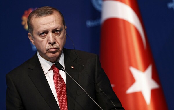 Ο Ερντογάν απειλεί με αντίποινα τη Γερμανία λόγω του πώς συμπεριφέρθηκαν στην αντιπροέδρο της τουρκικής Εθνοσυνέλευσης