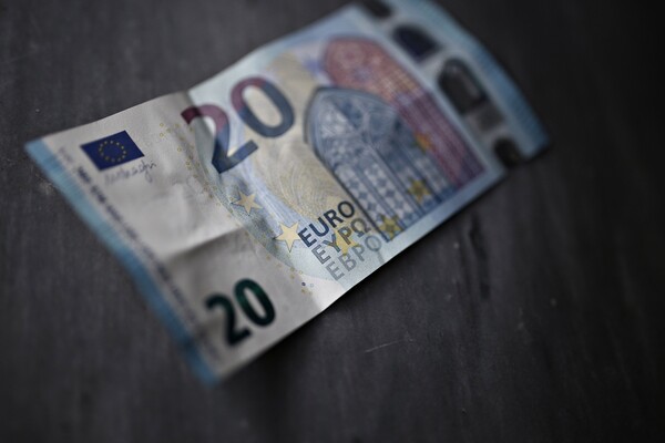 Αυξήθηκαν κατά 1,13 δισ. ευρώ οι καταθέσεις τον Οκτώβριο