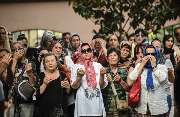 11 συγκλονιστικές φωτογραφίες απ' όσα έγιναν μετά την τρομοκρατική επίθεση στην Κωνσταντινούπολη