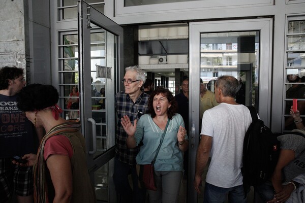 Θεσσαλονίκη: Πολίτες εμπόδισαν τον πλειστηριασμό πολύτεκνης οικογένειας με μέλος AμεA