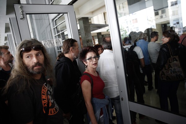 Θεσσαλονίκη: Πολίτες εμπόδισαν τον πλειστηριασμό πολύτεκνης οικογένειας με μέλος AμεA