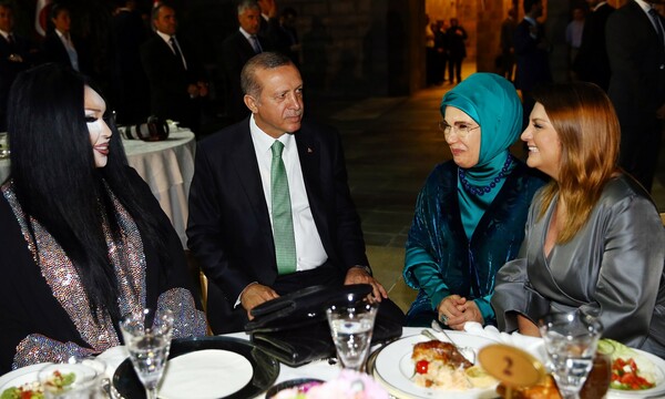Κι όμως ο Ερντογάν σήμερα δείπνησε στο σπίτι του με τη διασημότερη transgender της Τουρκίας