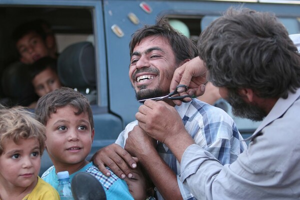 Συρία: Συγκλονιστικές φωτογραφίες των ανθρώπων που μόλις απελευθερώθηκαν από τους τζιχαντιστές