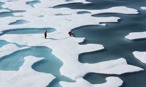 Ο Αρκτικός πάγος καταρρέει με ρυθμούς ρεκόρ και προκαλεί ανησυχία στους επιστήμονες
