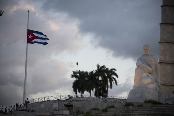 Oι φωτογραφίες του Τσίπρα στην Κούβα