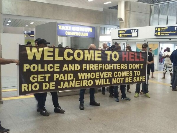 Βραζιλία: Με πανό "Καλωσήλθατε στην κόλαση" καλωσορίζουν οι αστυνομικοί τους τουρίστες εν όψει Ολυμπιακών