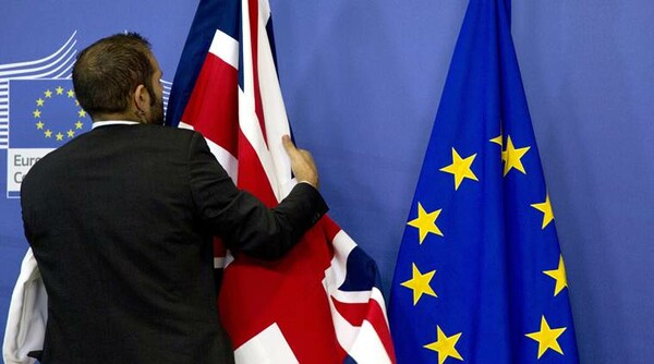 Brexit: Οι τρεις στους τέσσερις διευθυντές βρετανικών εταιριών εξετάζουν τη μεταφορά στο εξωτερικό
