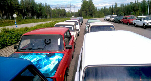 Η Φινλανδία βγάζει σε δημοπρασία τα αυτοκίνητα που εγκατέλειψαν οι πρόσφυγες