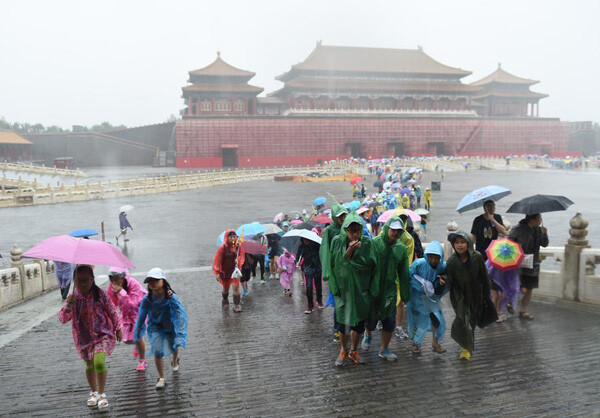 Συναγερμός στο Πεκίνο: Κλείνουν τουριστικές περιοχές καθώς αναμένονται σφοδρές βροχοπτώσεις