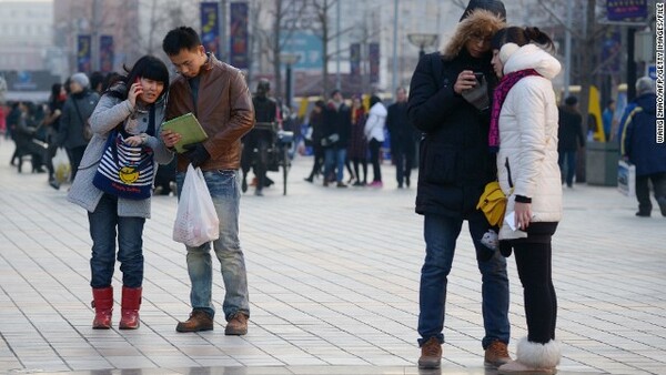 Kίνα: 1,3 δισεκ. τα κινητά στη χώρα αλλά πολλοί λιγότεροι οι χρήστες του διαδικτύου
