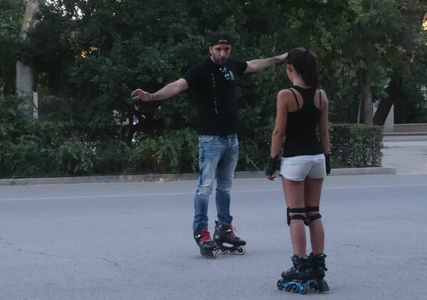 Παέγια και απογοήτευση -και 5 ευρώ η μπουκιά - σε μια πόλη που παίζει Πόκεμον