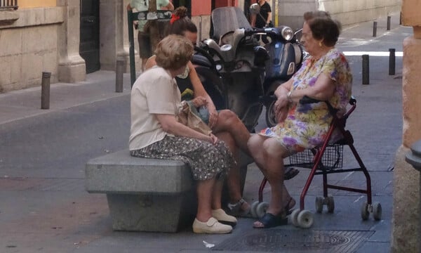 Παέγια και απογοήτευση -και 5 ευρώ η μπουκιά - σε μια πόλη που παίζει Πόκεμον