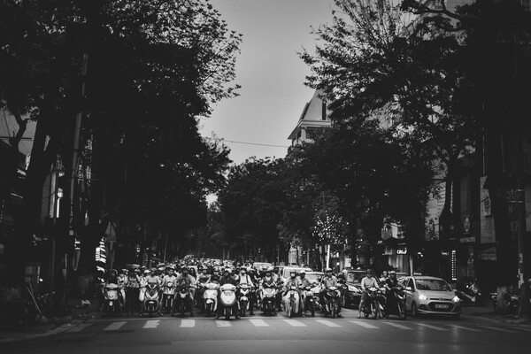 Δυο αδέρφια ταξιδεύουν σε όλο τον κόσμο αναζητώντας το τέλειο κλικ
