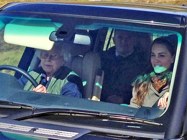 H βασιλική οικογένεια πάει για πικ νικ, αλλά δείτε ποιος οδηγεί