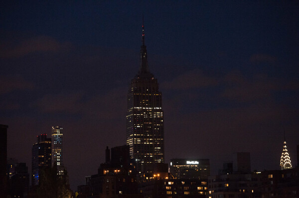 To Empire State Building έμεινε χωρίς φώτα το βράδυ προς τιμήν των θυμάτων στην Κωνσταντινούπολη