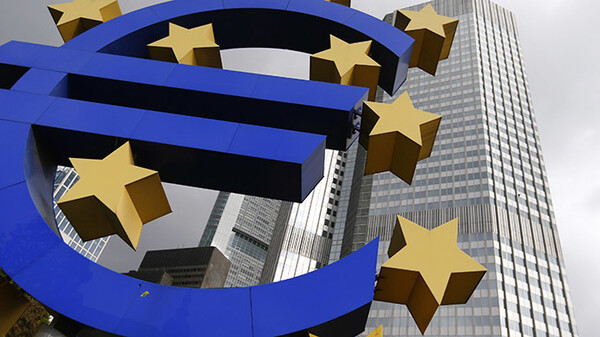 Η ΕΚΤ έτοιμη να προσφέρει πρόσθετη ρευστότητα στις ευρωπαϊκές τράπεζες λόγω Brexit - Στην Ελβετία ο Στουρνάρας