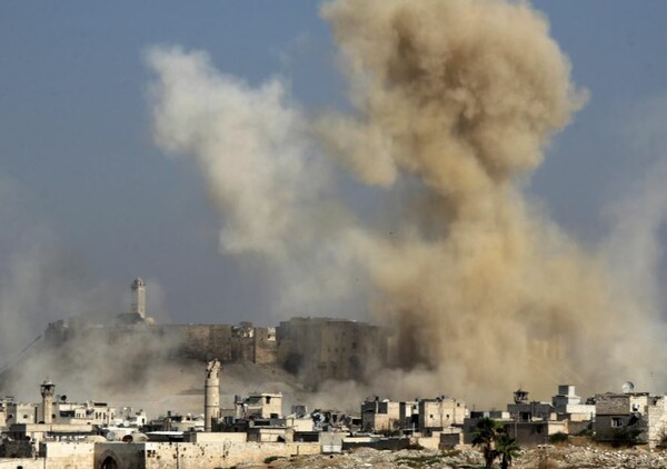 Συρία: Eπτά άμαχοι νεκροί από βομβαρδισμούς στη Χομς