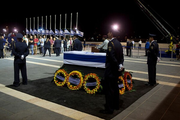 Ηγέτες και προσωπικότητες απ' όλο τον κόσμο στην κηδεία του Σιμόν Πέρες
