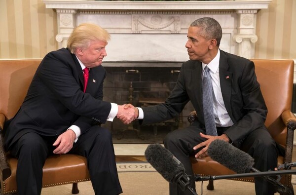 Η πρώτη συνάντηση του Τραμπ με τον Ομπάμα στον Λευκό Οίκο