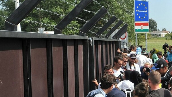 Oυγγαρία: Πρόσφυγες καταδικάστηκαν σε φυλάκιση για παράνομη είσοδο στη χώρα