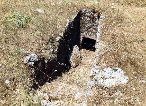 Η υστερομινωική νεκρόπολη των Αρμένων