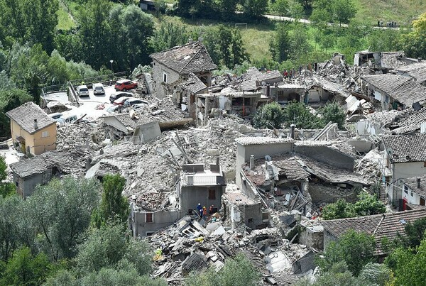 Ο Ρέντσι ανακοίνωσε πως οι νεκροί από τον σεισμό στην Ιταλία είναι πάνω από 120