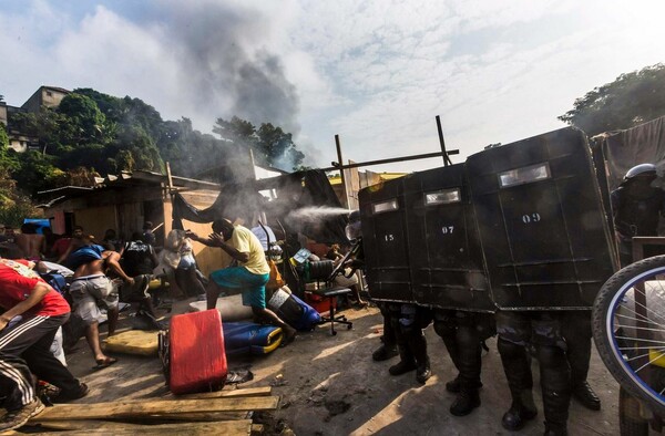 Ρίο: Βίαιη απομάκρυνση των αστέγων από την Κόπα Καμπάνα ακόμη και μέσα στη νύχτα καταγγέλλει ΜΚΟ